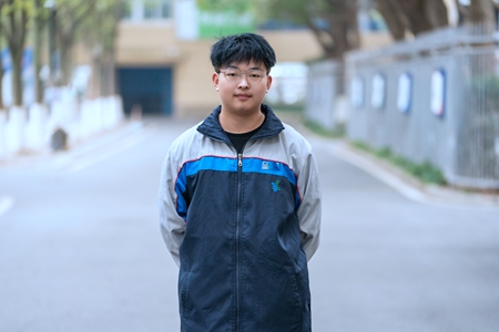 張銀峰(1).jpg 張銀峰(1).jpg